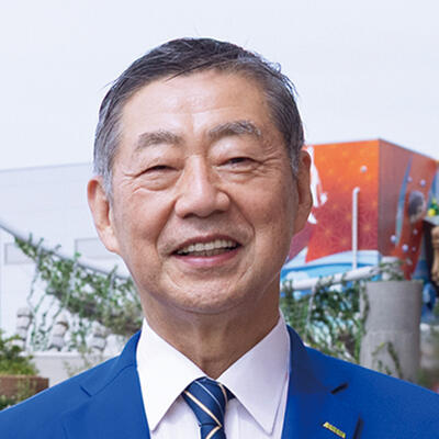 更家悠介 氏