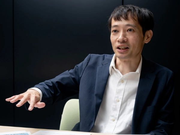 インタビューに応じる経済産業省 商務情報政策局 情報産業課 電池産業室長 眞柳秀人氏