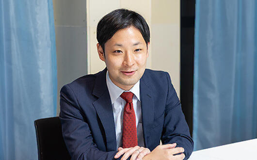 インタビューに応じる株式会社日本政策投資銀行 イノベーション投資部 調査役 杉本 大斗